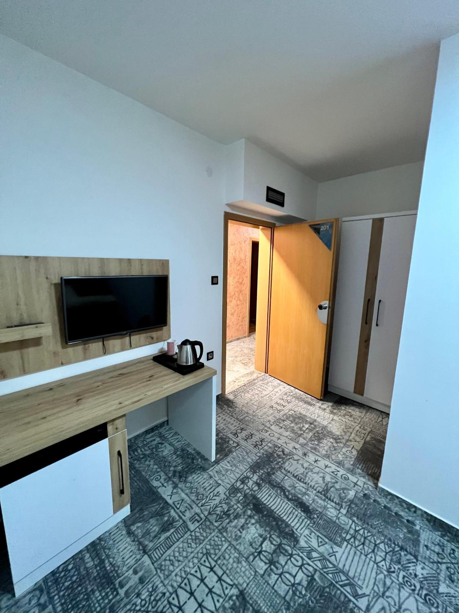 Hotel Brkic Sarajevo Airport - Free Parking Εξωτερικό φωτογραφία