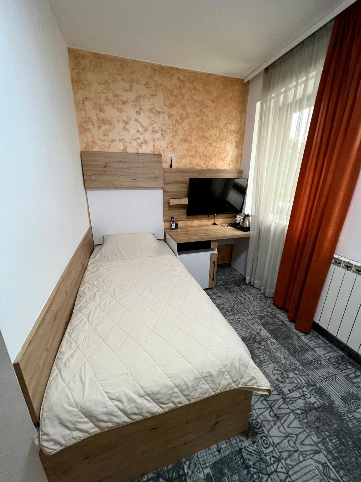 Hotel Brkic Sarajevo Airport - Free Parking Εξωτερικό φωτογραφία