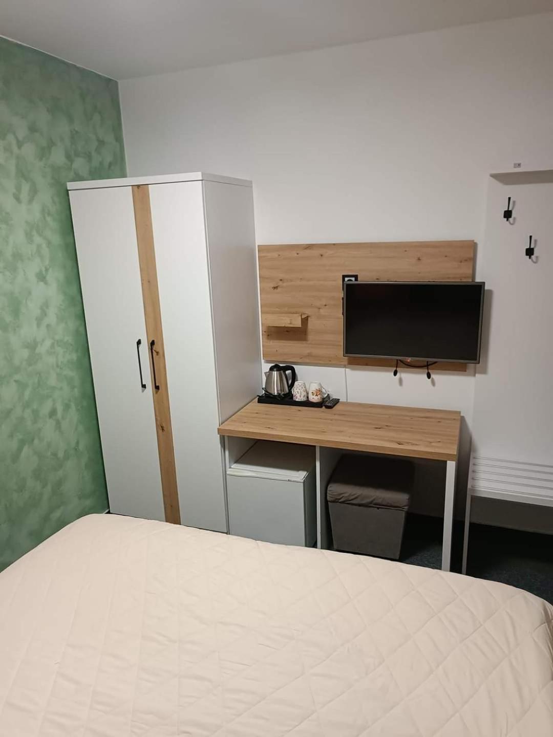 Hotel Brkic Sarajevo Airport - Free Parking Εξωτερικό φωτογραφία