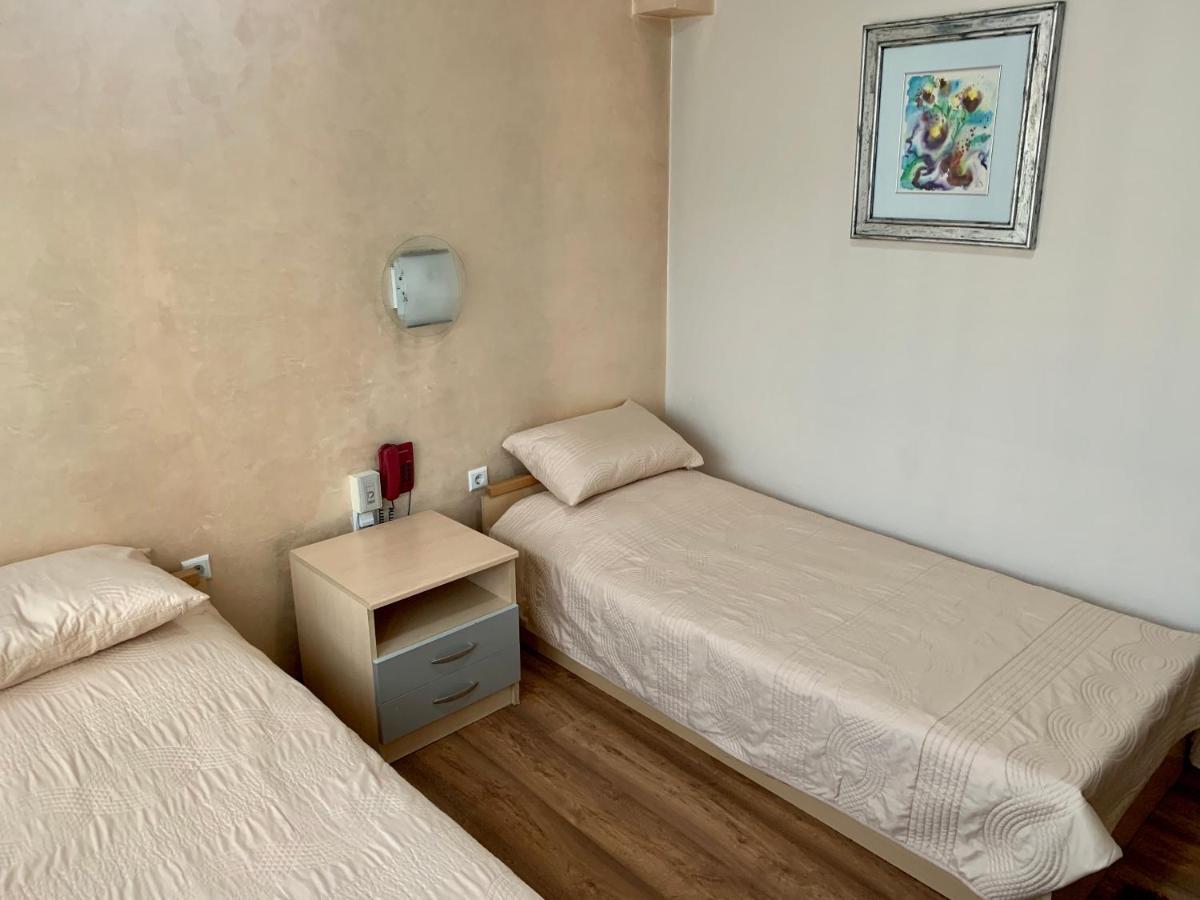 Hotel Brkic Sarajevo Airport - Free Parking Εξωτερικό φωτογραφία